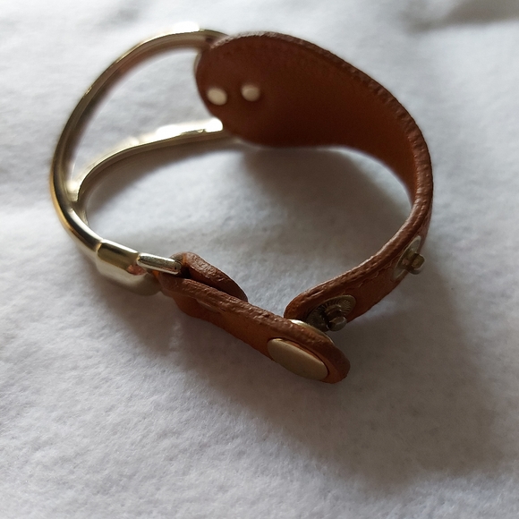 Yik Fung genuine leather clasp bracelet with gold accent - Picture 4 of 7